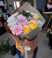 Букет цветов из:  Герберы, Розы и Хризантемы в Раздольном Республика Крым