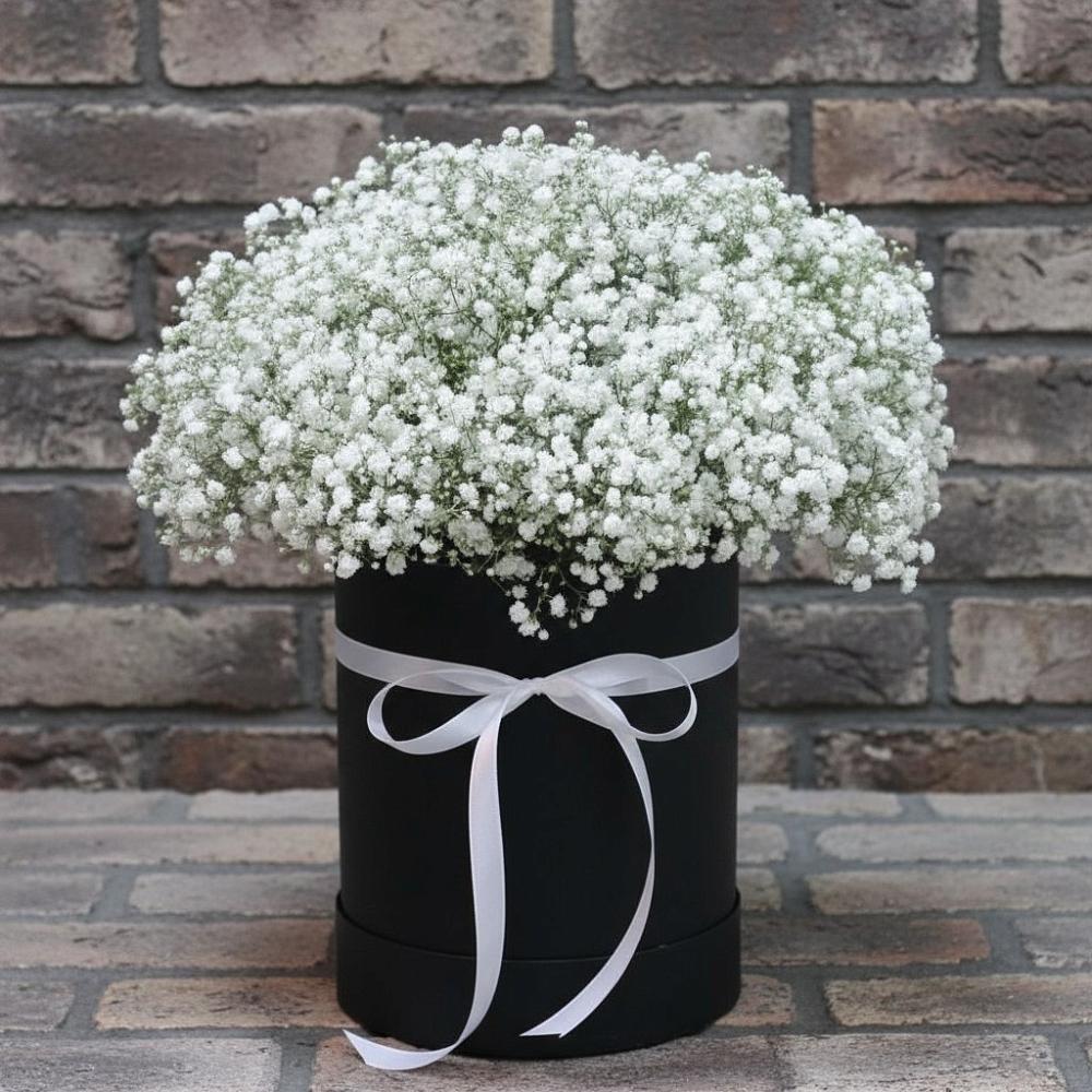 Цветочная композиция из Гипсофила в шляпной коробке в Раздольном Республика Крым