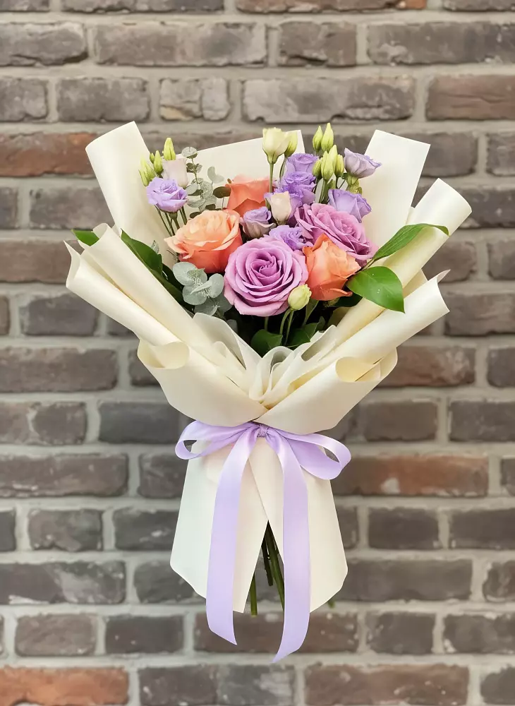 Букет цветов из: Лизиантусы и Розы в Раздольном Республика Крым