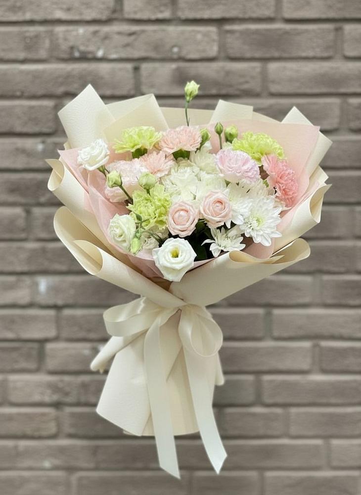 Букет цветов из: Гвоздики, Розы, Лизиантусы и Хризантемы в Раздольном Республика Крым