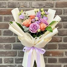 Букет цветов из:  Лизиантусы и Розы в Раздольном Республика Крым