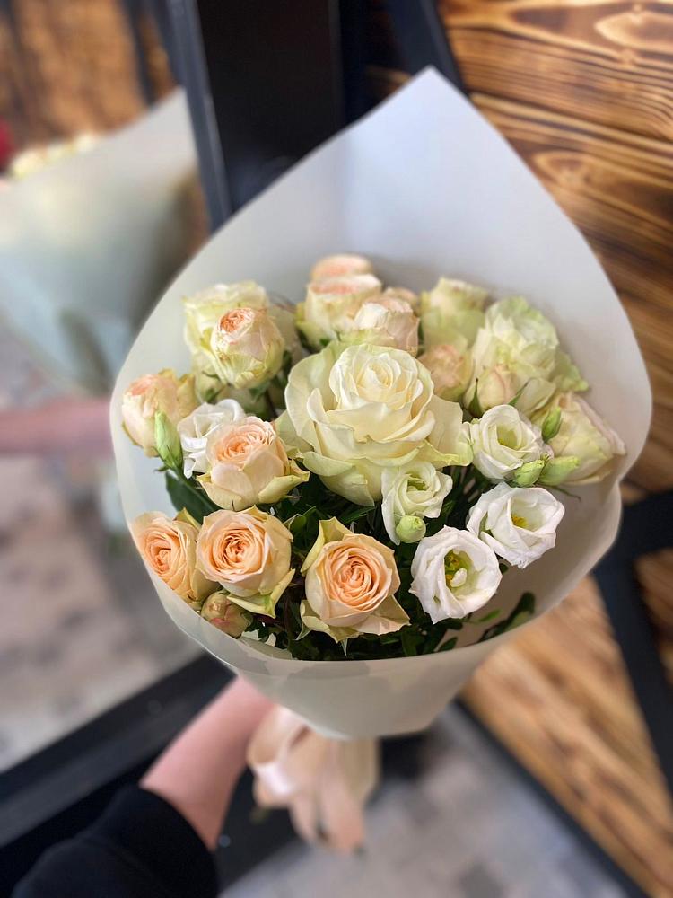 Букет цветов из: Розы и Лизиантусы в Раздольном Республика Крым